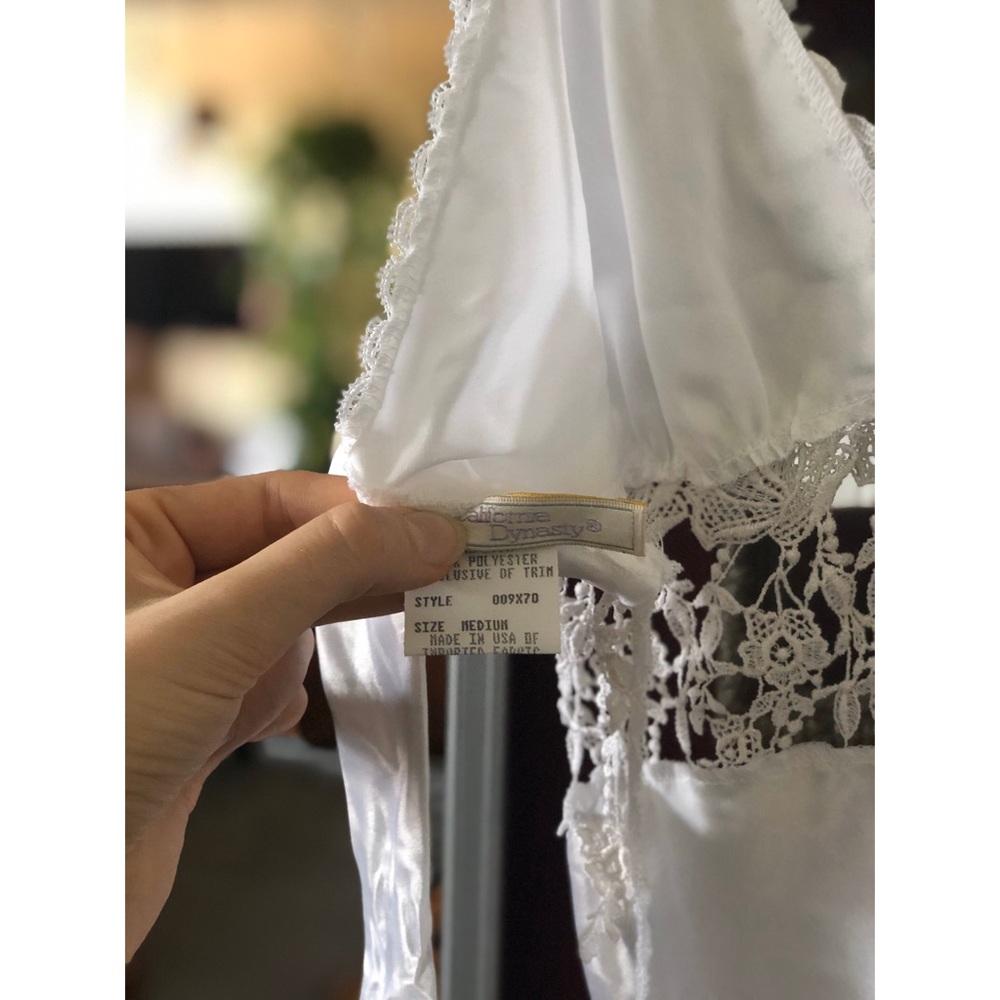 🦢 White Satin Floral Lace One Piece Lingerie 🦢 - Picture 3 of 4